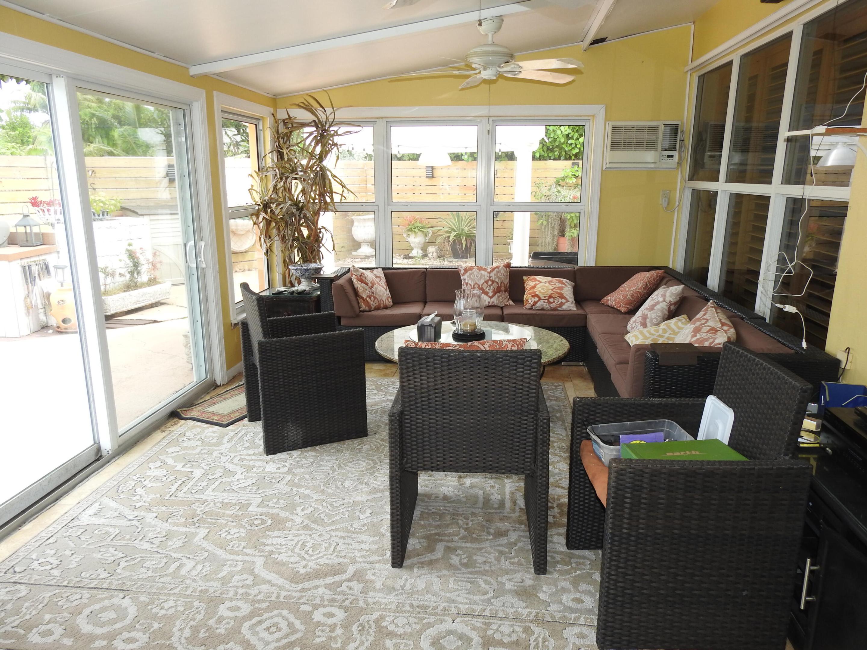CORAL POINT - Residential