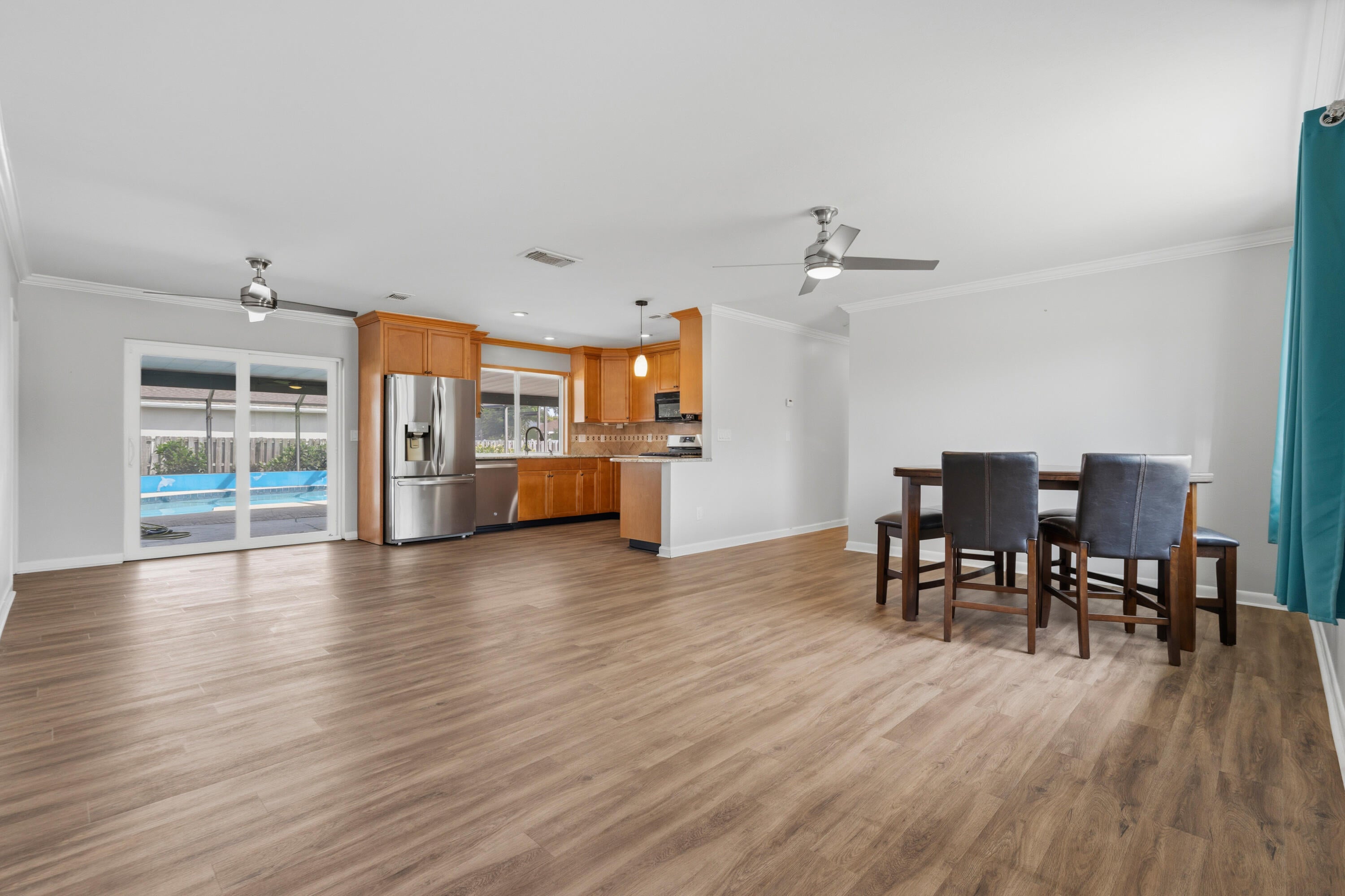 257 SW THORNHILL Drive