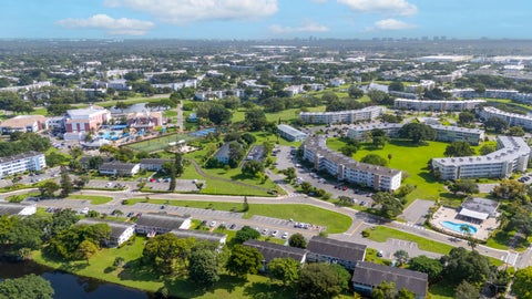 Tiny photo for 425 Durham N, Deerfield Beach, FL 33442 (MLS # B26090763)