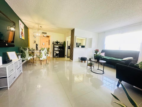 Tiny photo for 425 Durham N, Deerfield Beach, FL 33442 (MLS # B26090763)
