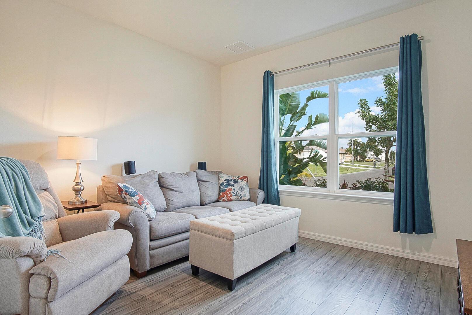 PORT ST LUCIE SECTION 48 1ST REPLAT - Residential