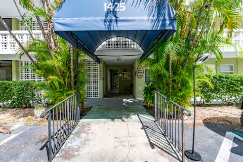 Tiny photo for 1425 Arthur Street #111B, Hollywood, FL 33020 (MLS # B26079392)