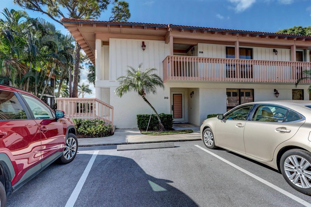 Photo of 318 Brackenwood Circle, Palm Beach Gardens, FL 33418 (MLS # R11067619)