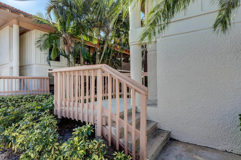 Photo of 318 Brackenwood Circle, Palm Beach Gardens, FL 33418 (MLS # R11067619)
