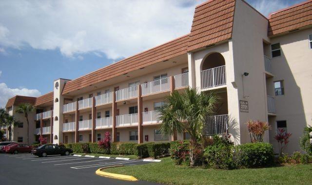 55+ COMMUNITY, THIRD FLOOR UNIT, WELL MAINTAINED BUILDING #64 IN SUNRISE LAKES. TOP FLOOR, FABULOUS VIEW FROM PATIO. NEWER RHEEM WATER HEATER. UNIT IS NEAR CLUBHOUSE WITH AMENITIES INCLUDING YEAR-ROUND HEATED POOL, FITNESS ROOM, SAUNA, BILLARD, TENNIS AND PICKLEBALL COURT. PICTURESQUE WATER VIEWS WITH LOVELY SUNSETS AND VIEWS. ASTOUNDING VALUE AND PRICED TO SELL.