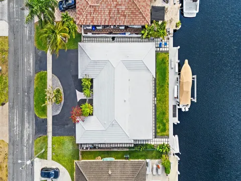 300 SE 10th Street, Pompano Beach, FL MLS: F10493755