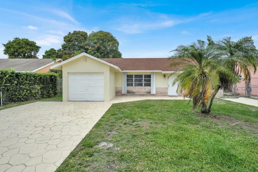 Photo of 151 NE 26th Avenue, Boynton Beach, FL 33435 (MLS # B26010686)