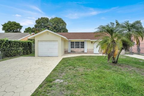 Photo of 151 NE 26th Avenue, Boynton Beach, FL 33435 (MLS # B26010686)