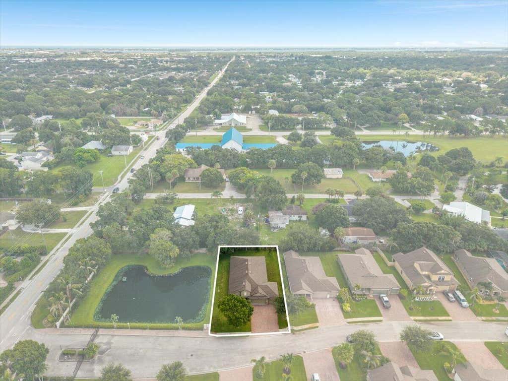 Photo of 760 22ND Avenue, Vero Beach, FL 32962 (MLS # B26068765)