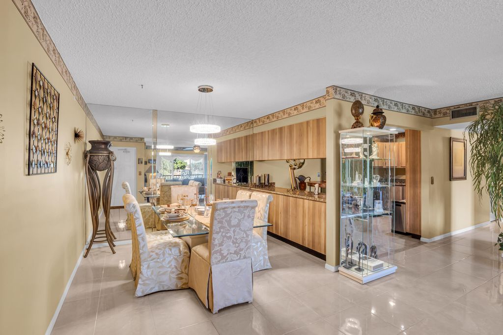 Photo of 1012 Green Pine Boulevard #H2, West Palm Beach, FL 33409 (MLS # R11153911)