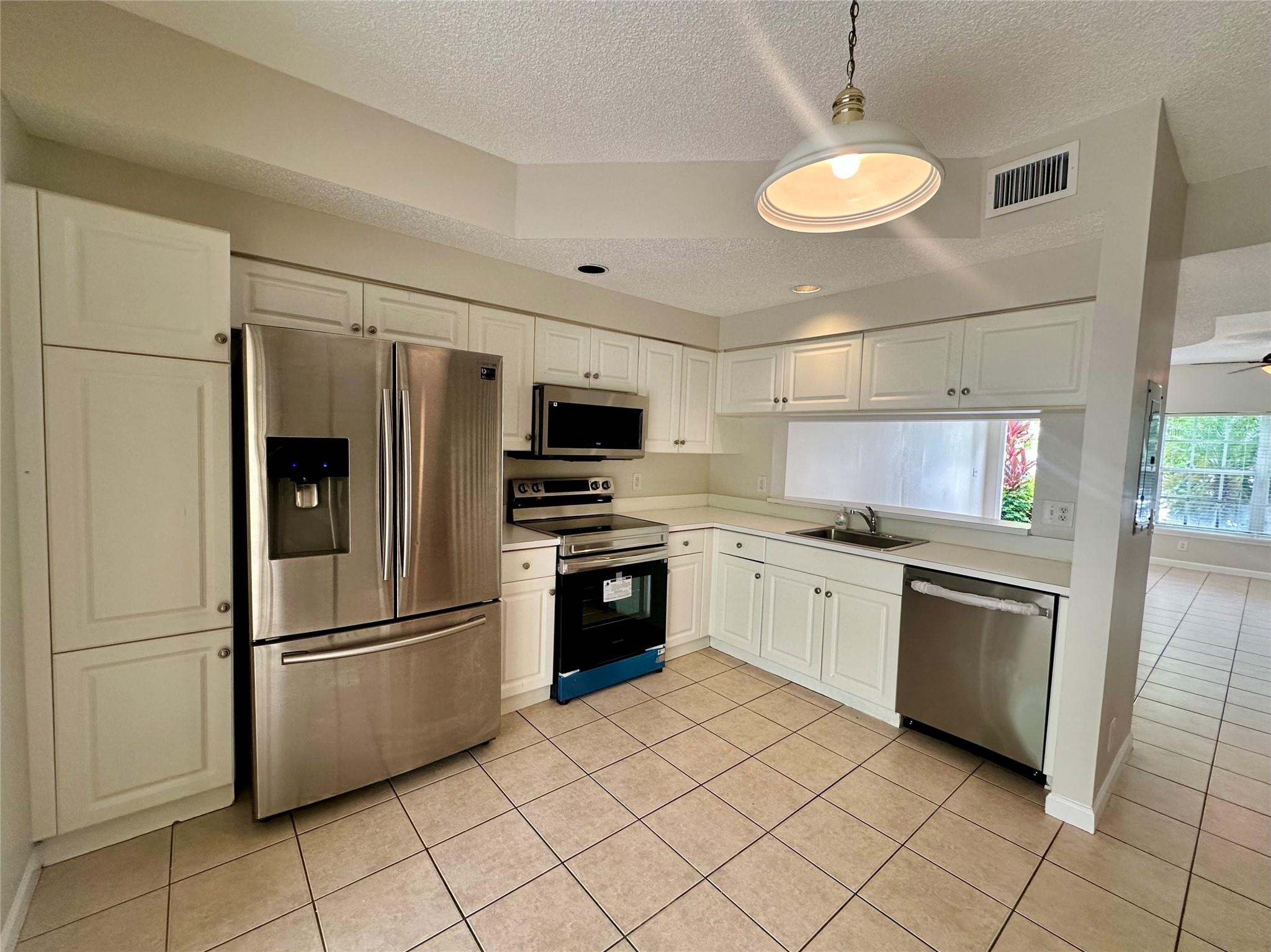 CORAL REEF CLUB - Residential Lease