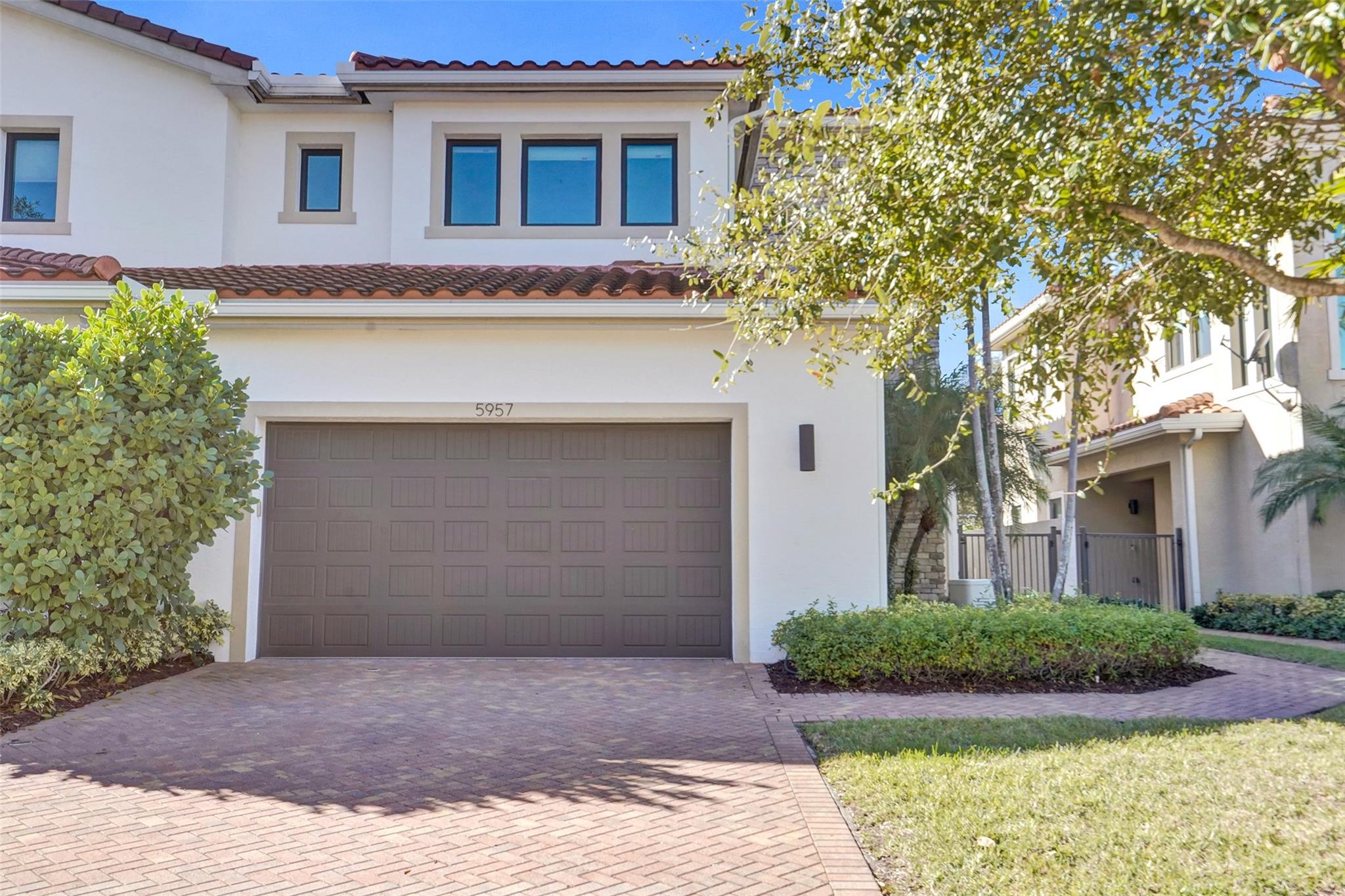 5957 Brookfield Cir