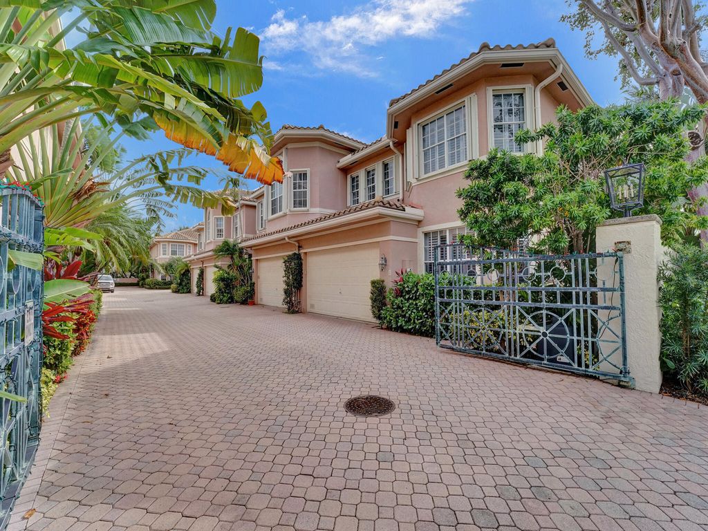 Photo of 200 NE 14th Avenue #8, Fort Lauderdale, FL 33301 (MLS # R10946537)