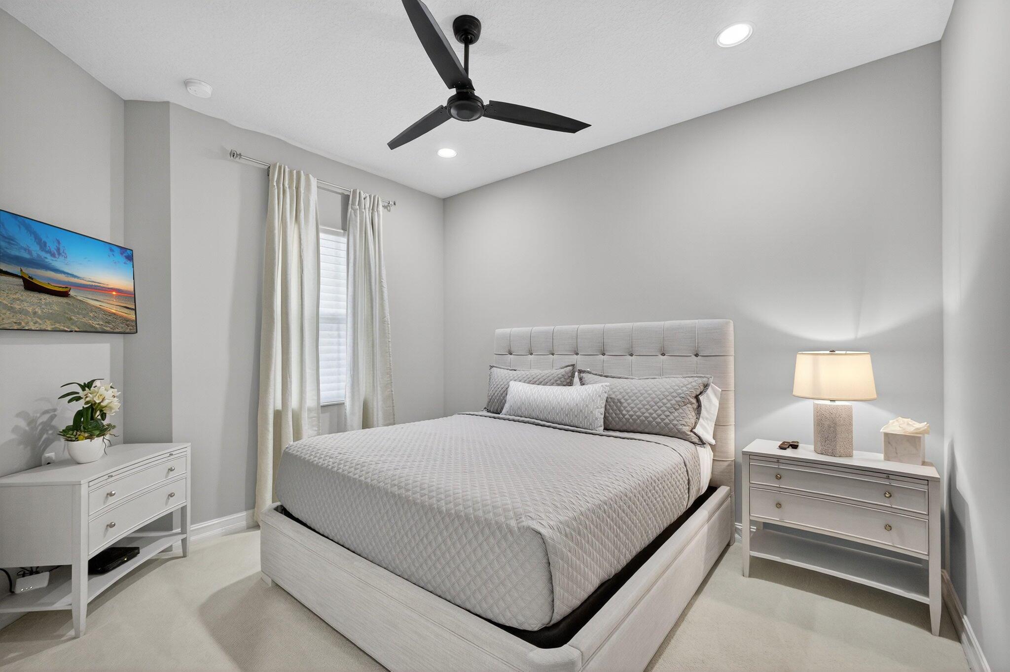 JUPITER COUNTRY CLUB COND - Residential