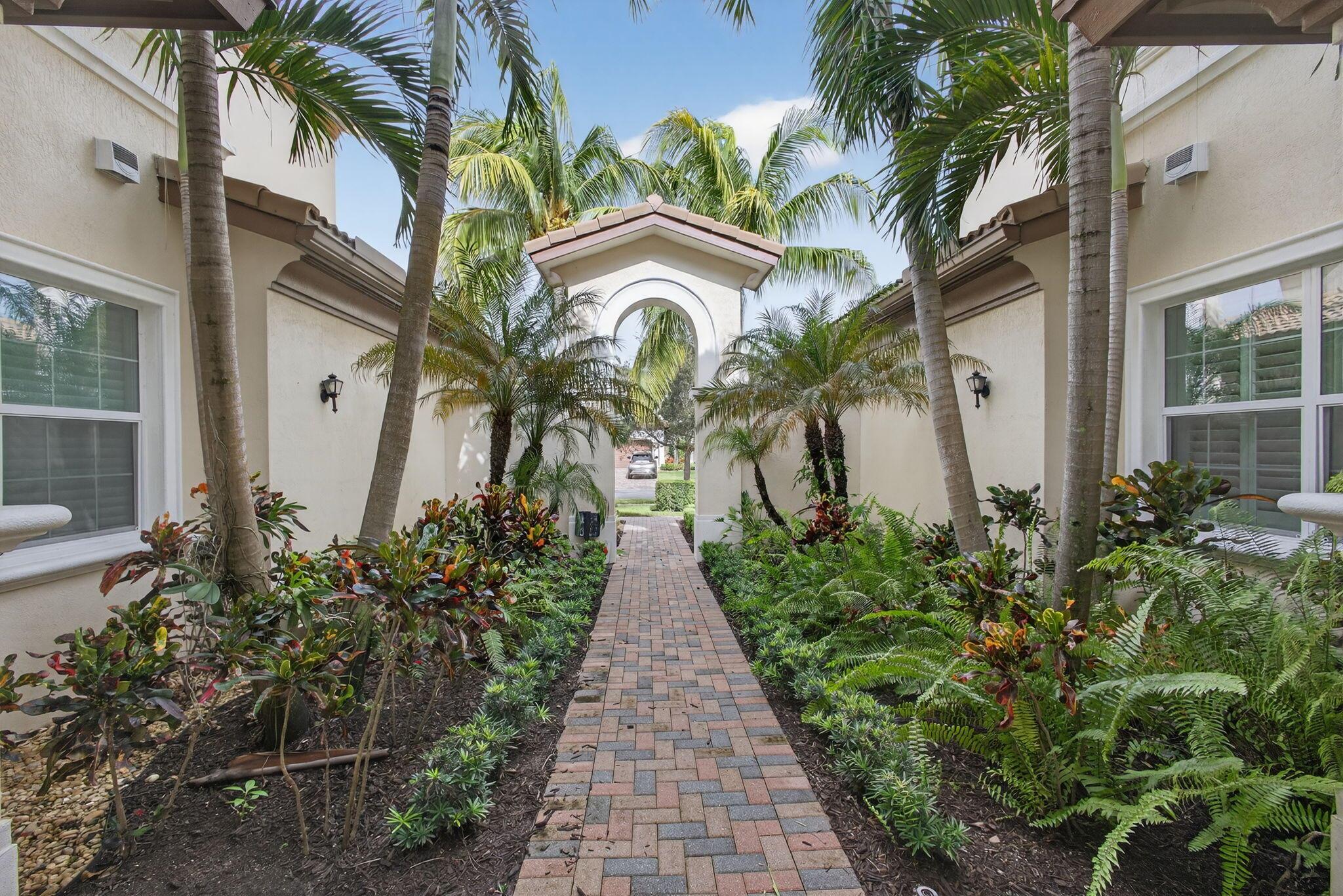 JUPITER COUNTRY CLUB COND - Residential