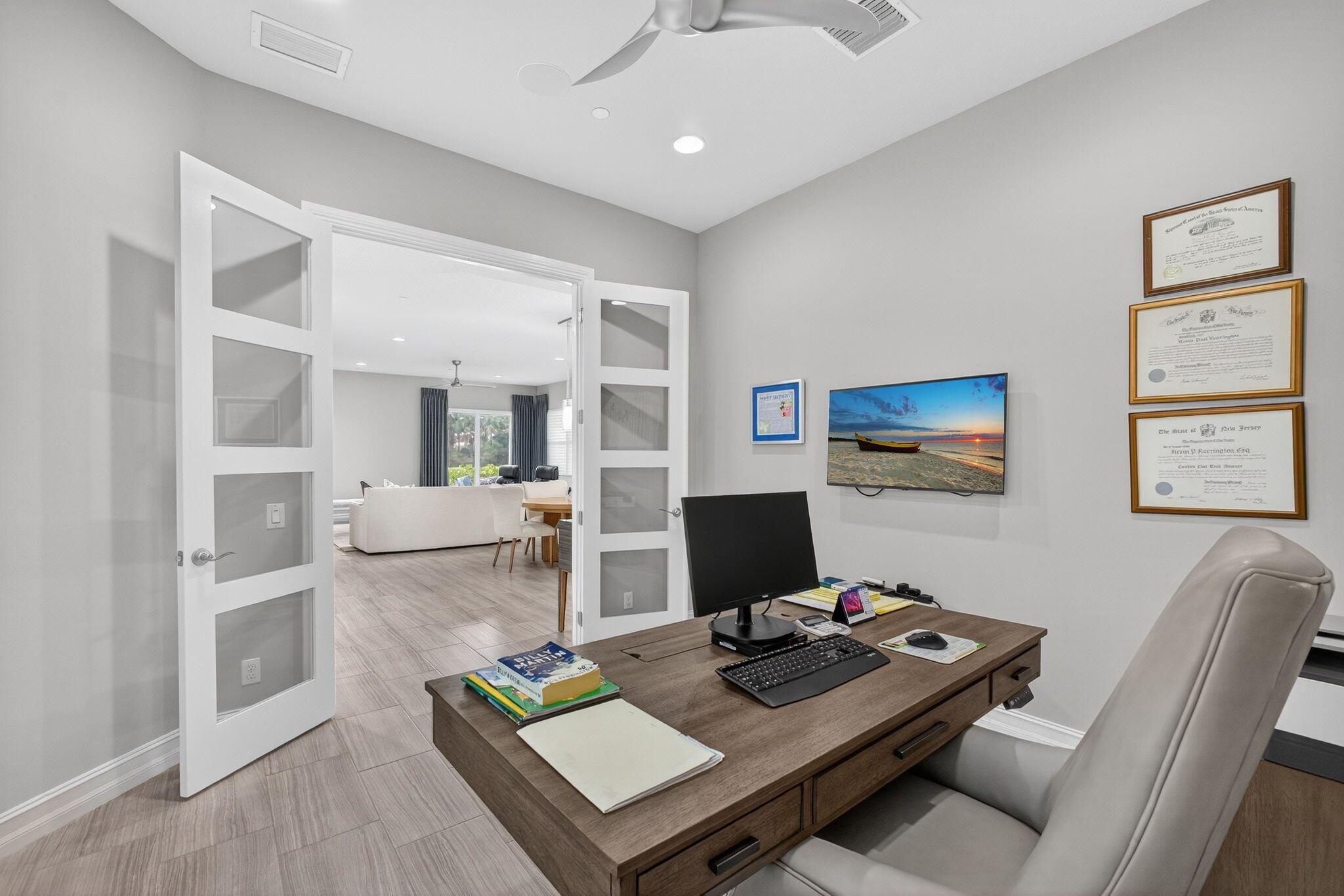 JUPITER COUNTRY CLUB COND - Residential