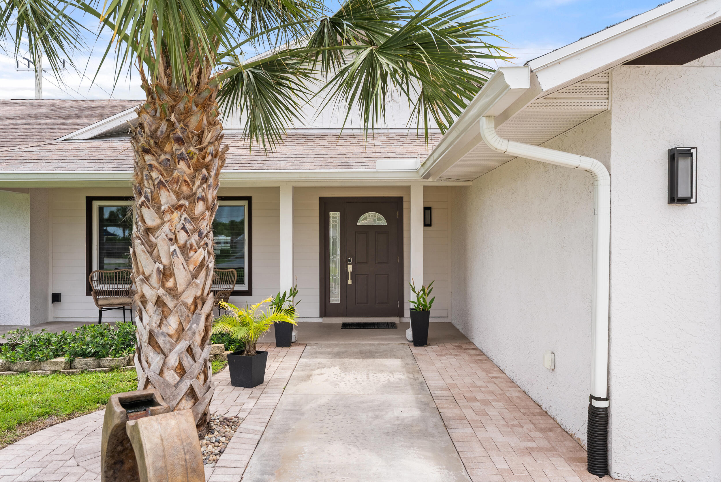701 SE Dolphin Drive