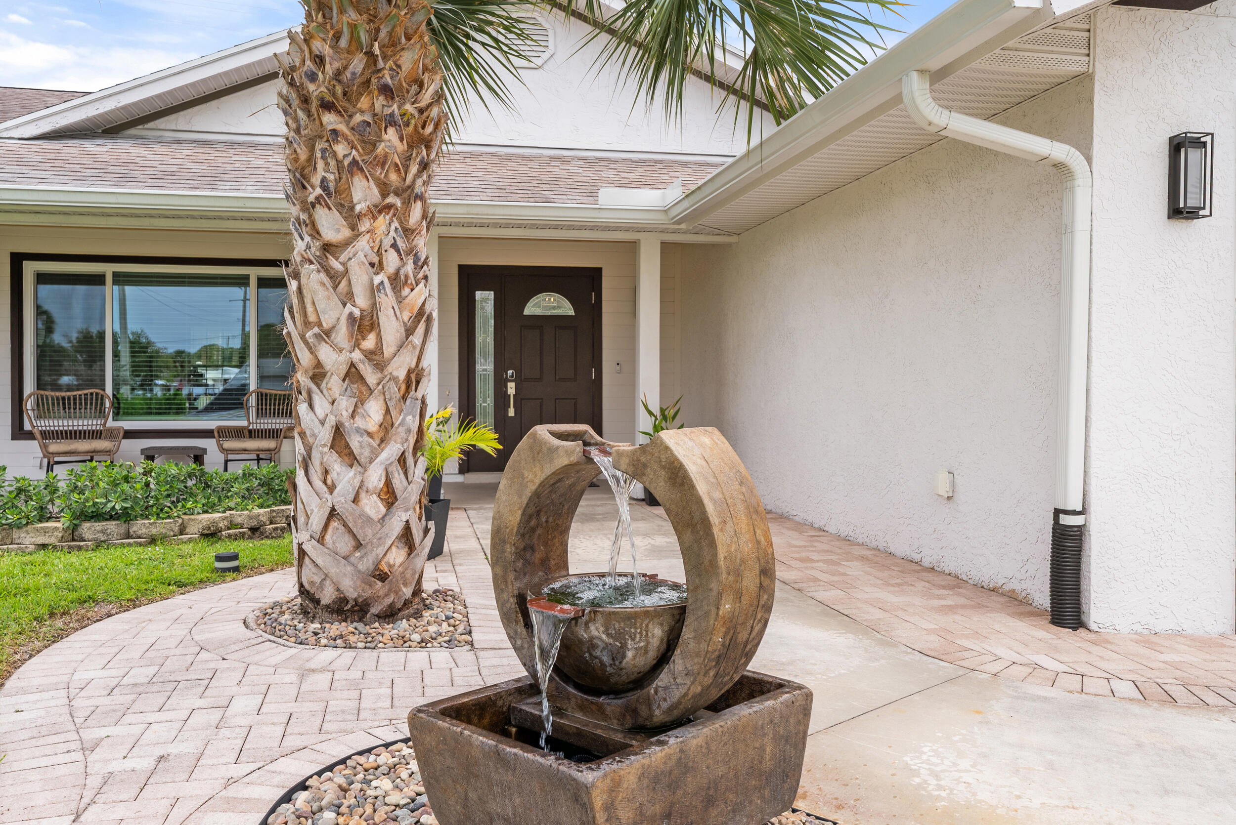 701 SE Dolphin Drive