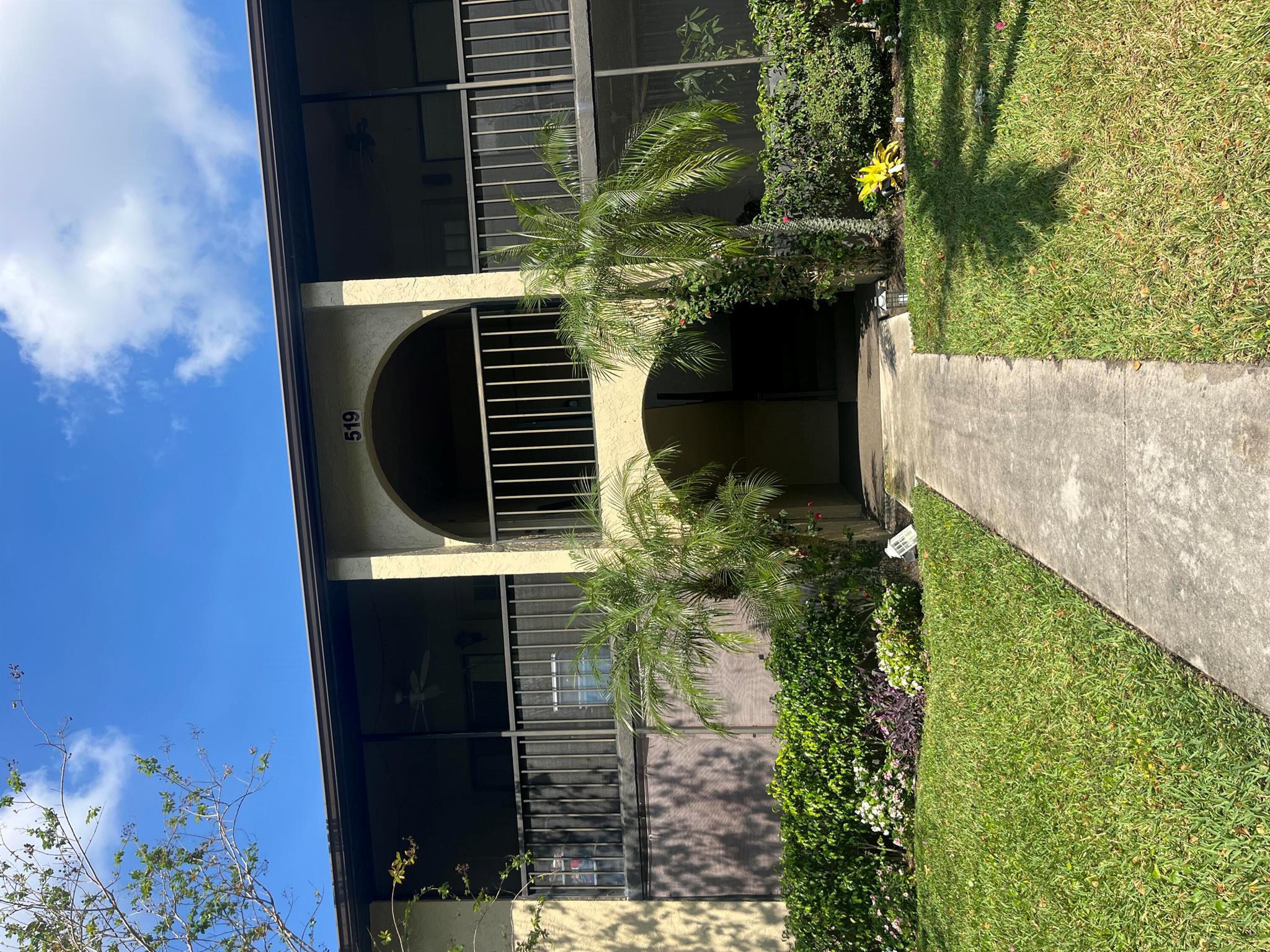 Beautiful community with lots of amenities. It's located in a very quiet and clean neighborhood.