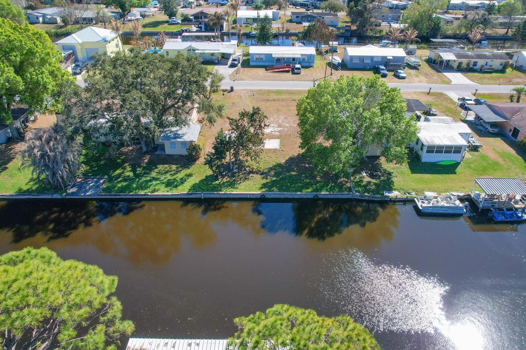 Treasure Island Un 08 - Land