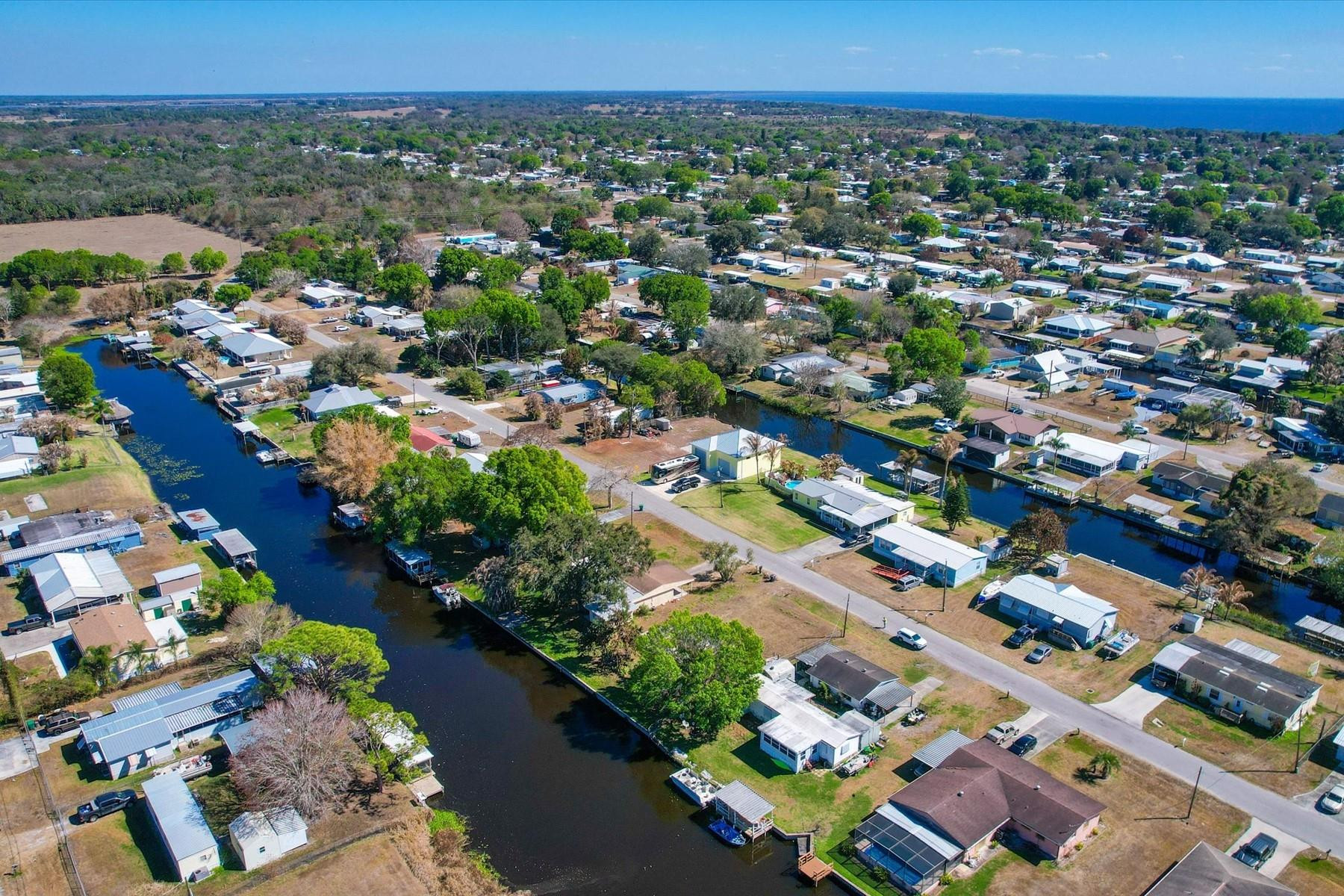 Treasure Island Un 08 - Land