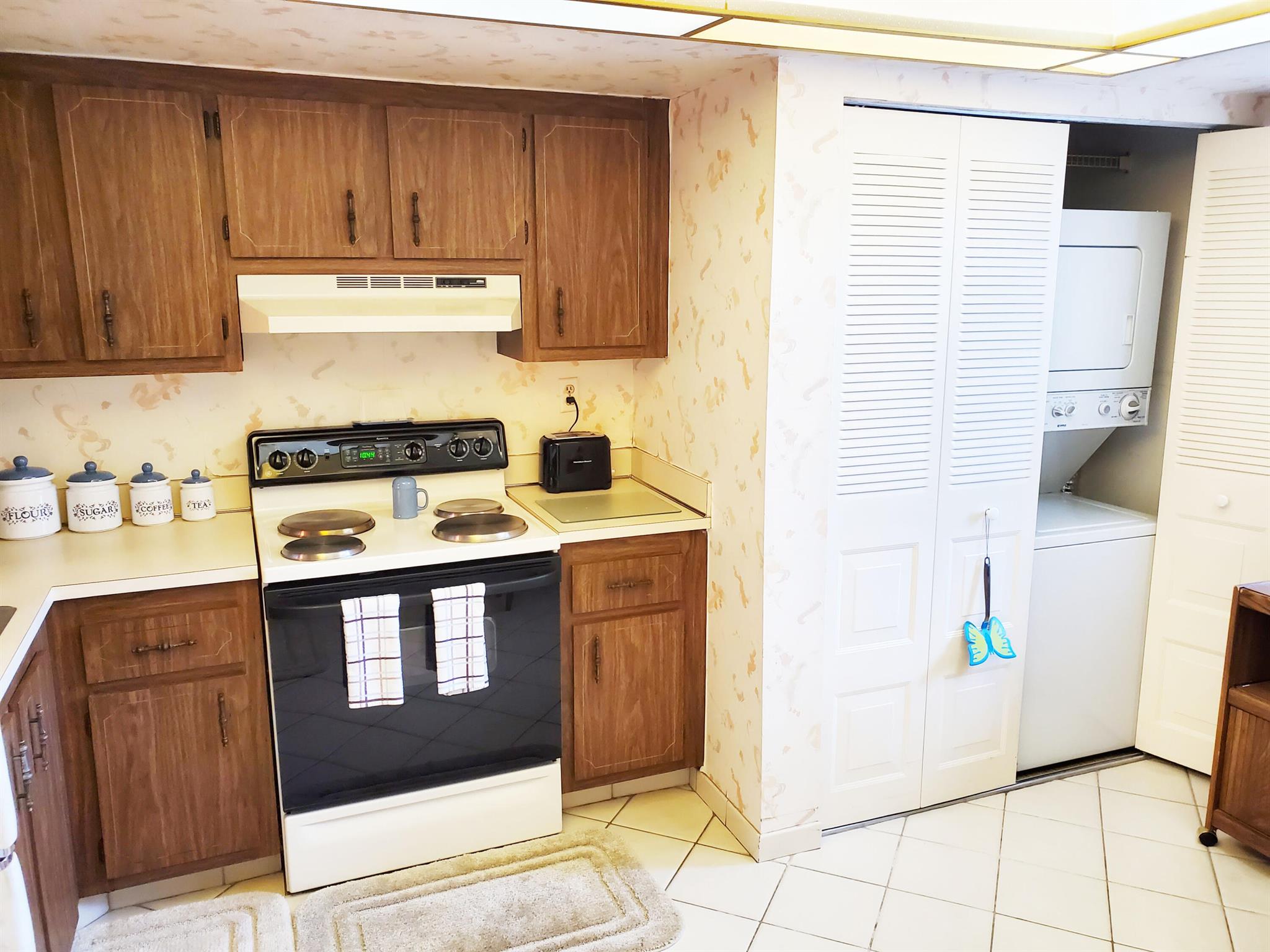 11 OF PALM SPRINGS 2 COND - Residential Lease