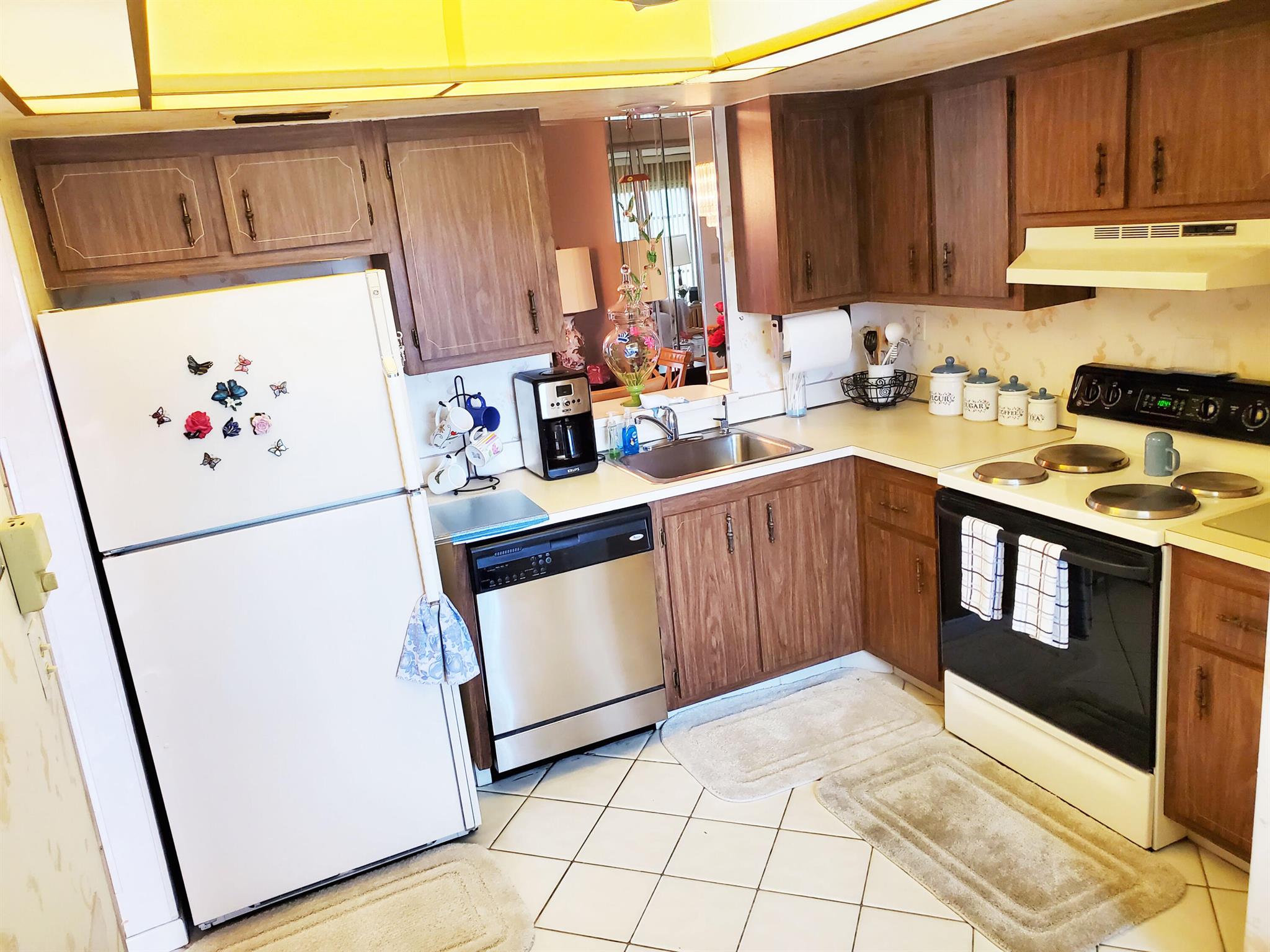 11 OF PALM SPRINGS 2 COND - Residential Lease