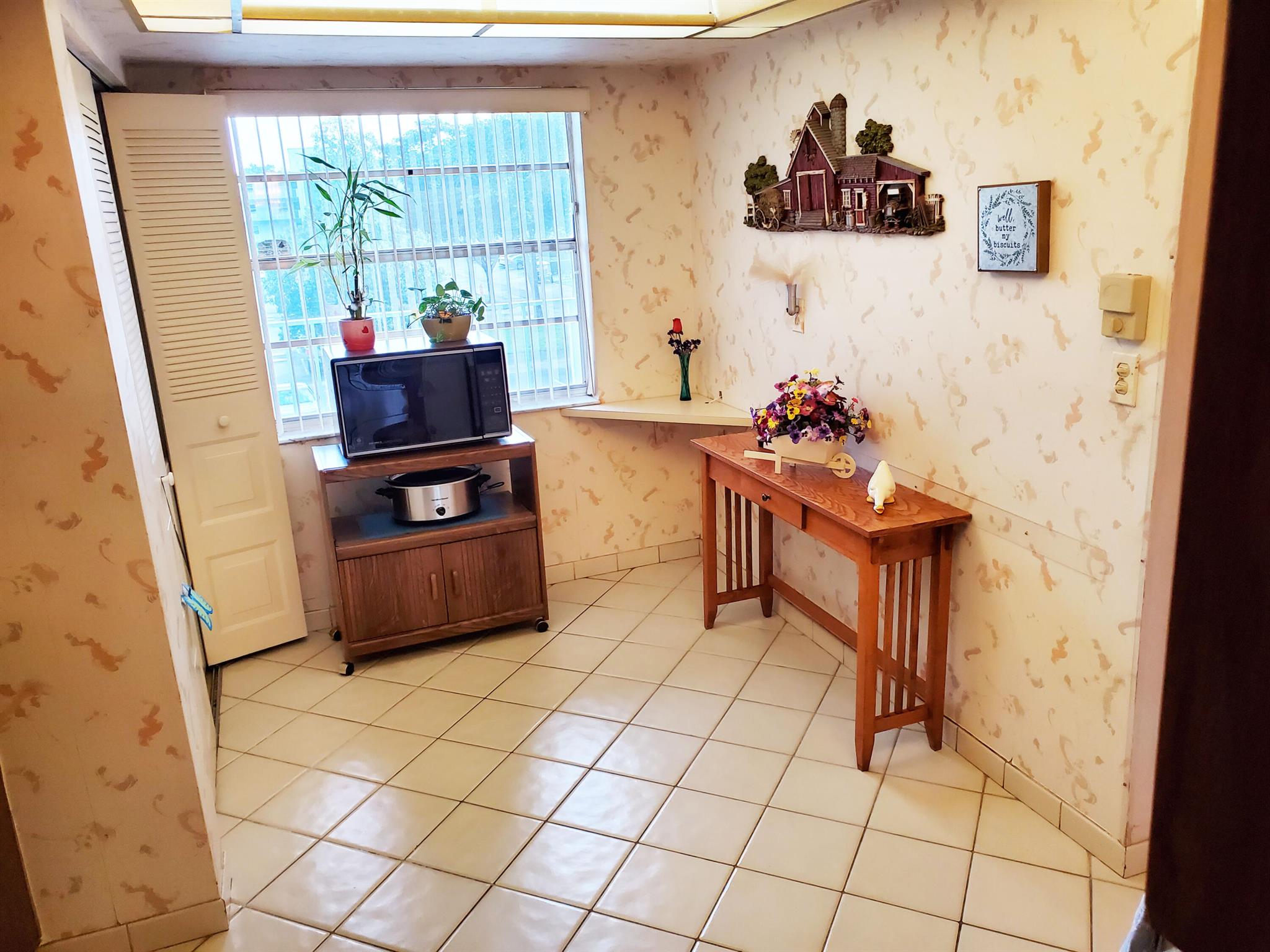 11 OF PALM SPRINGS 2 COND - Residential Lease