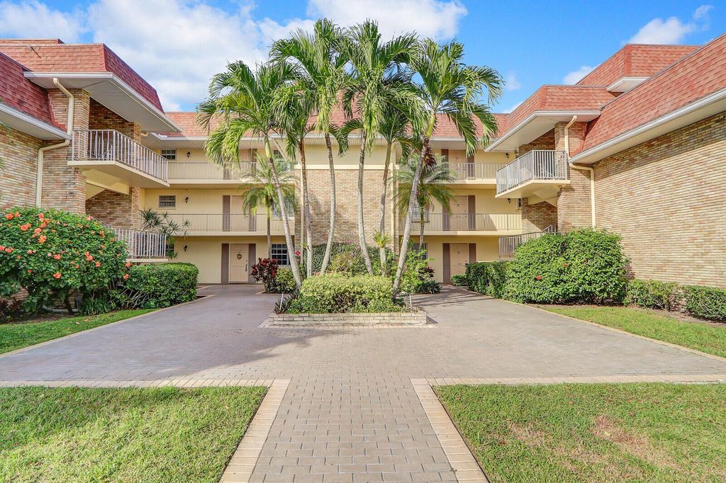 Photo of 5500 Tamberlane Circle #104, Palm Beach Gardens, FL 33418 (MLS # R10954053)