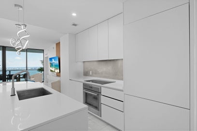 700 NE 24TH Street 4304 Miami FL 33137