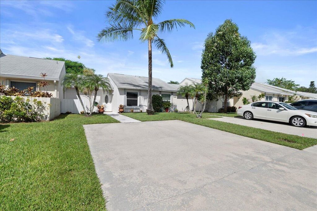 Photo of 258 Palmetto Court, Jupiter, FL 33458 (MLS # R11025630)