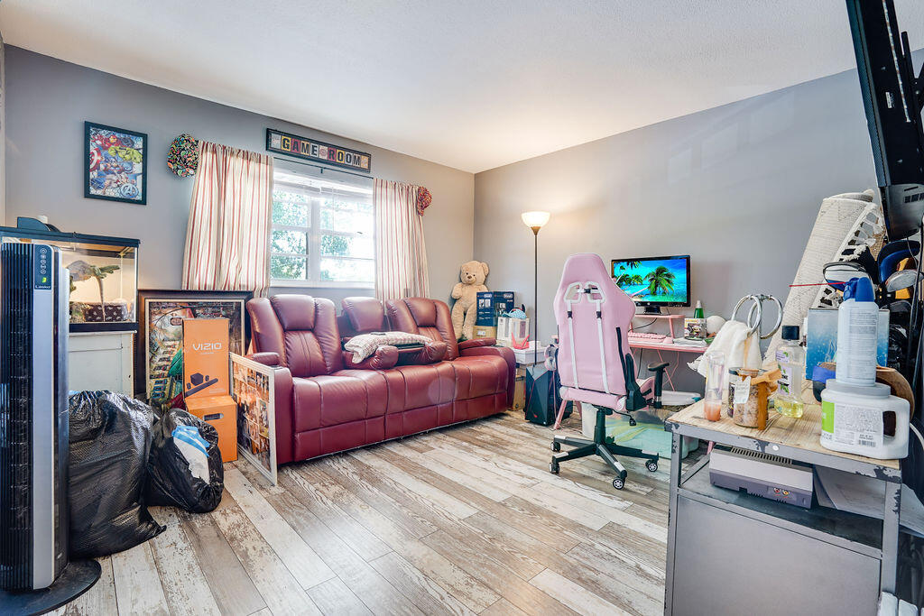 TIERRA VERDE CONDO 09 - Residential