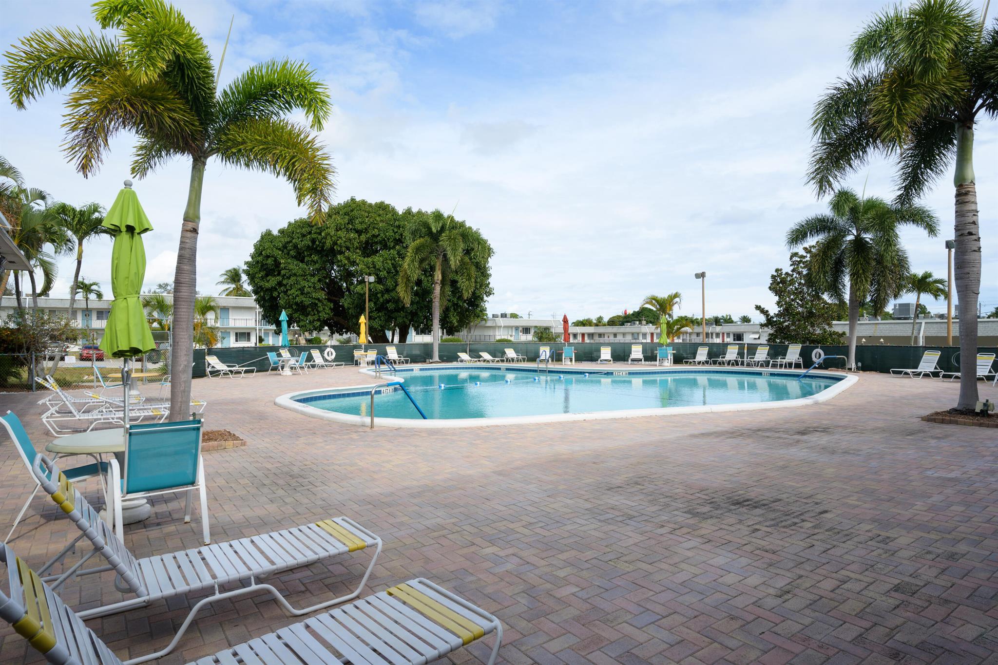 MURRY HILLS APT BLDG COND - Residential