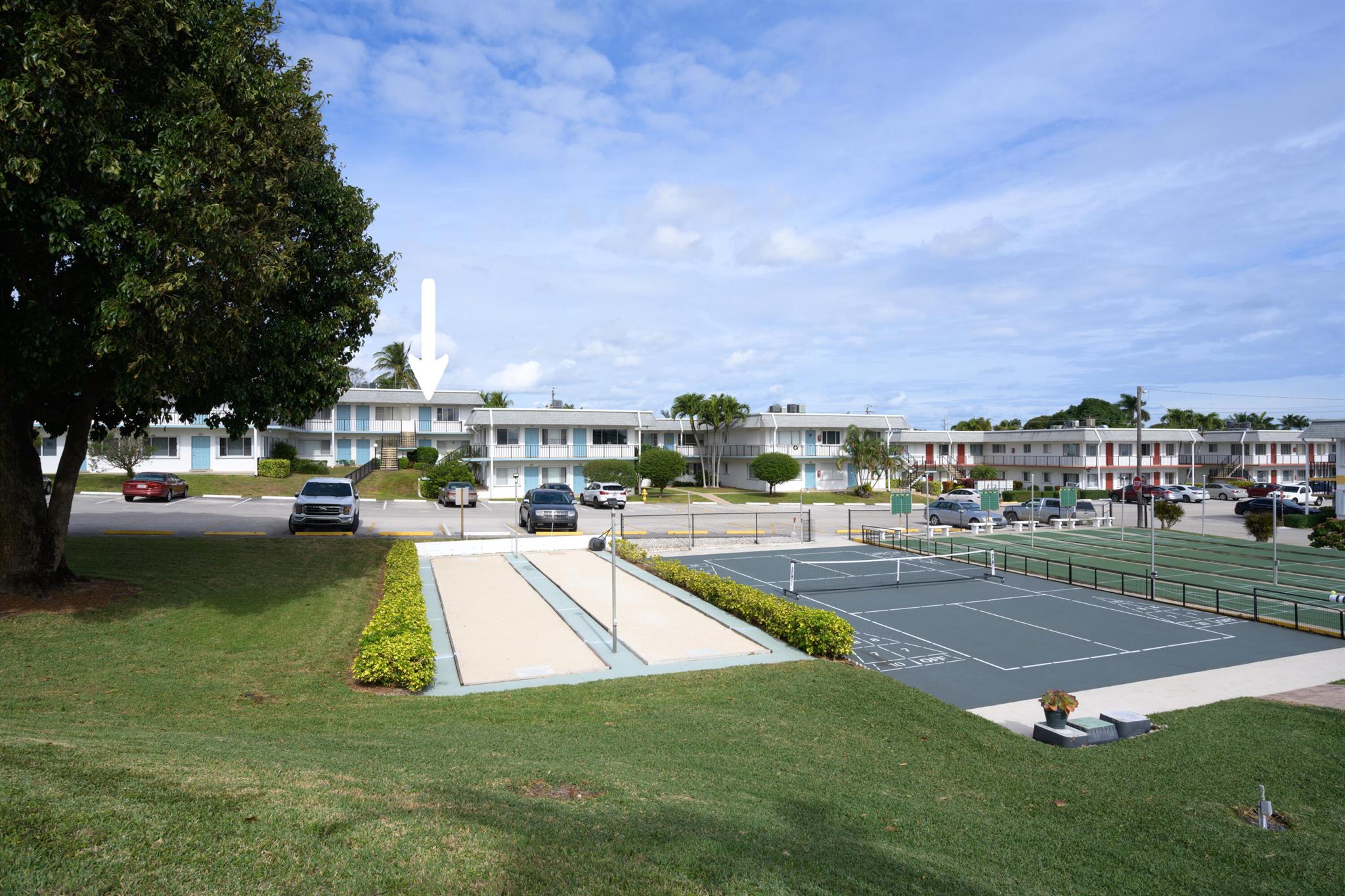 MURRY HILLS APT BLDG COND - Residential