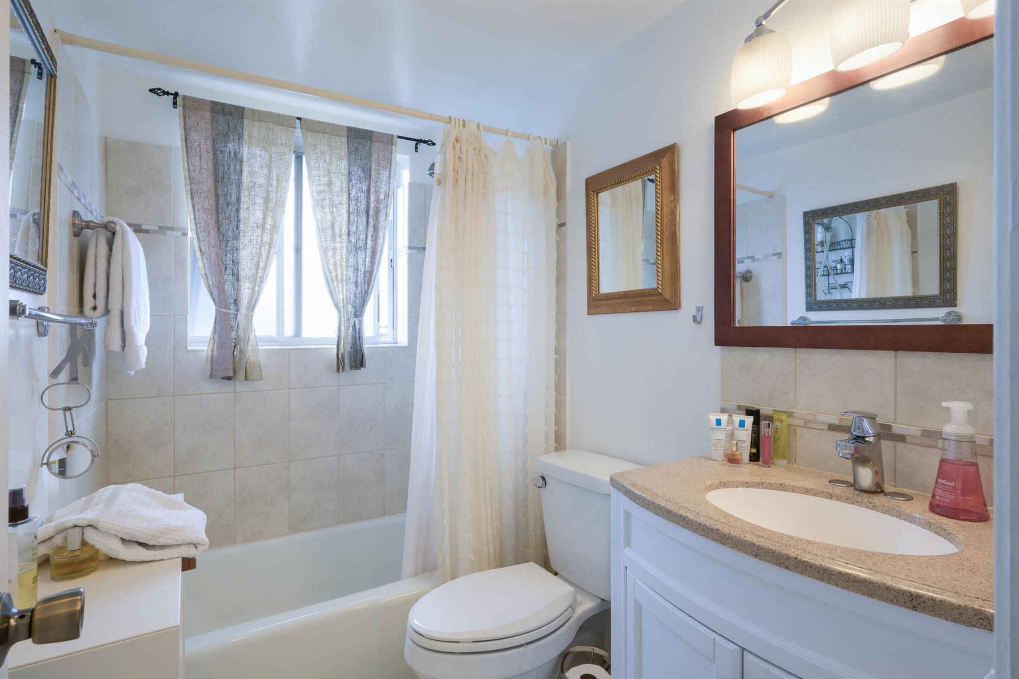 MURRY HILLS APT BLDG COND - Residential