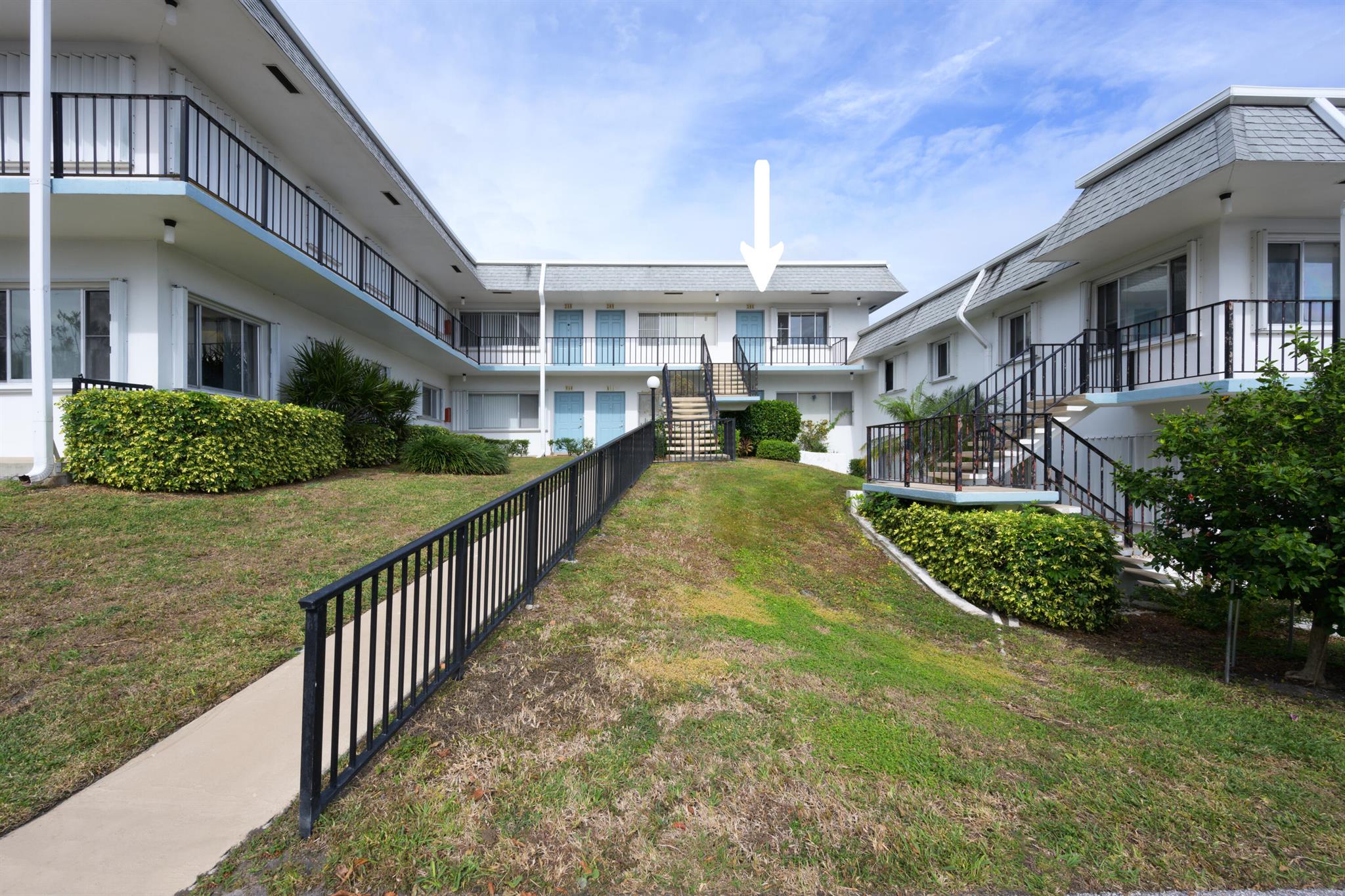 MURRY HILLS APT BLDG COND - Residential