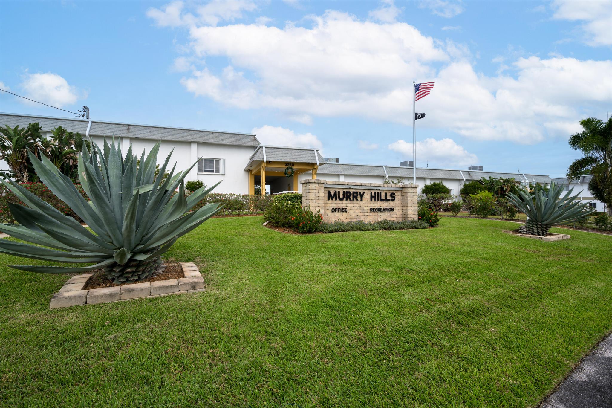 MURRY HILLS APT BLDG COND - Residential