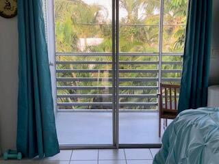 MURRY HILLS APT BLDG COND - Residential