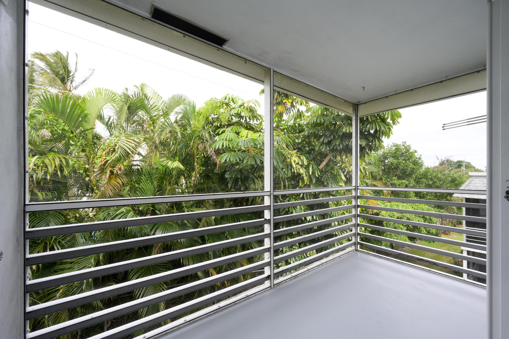 MURRY HILLS APT BLDG COND - Residential