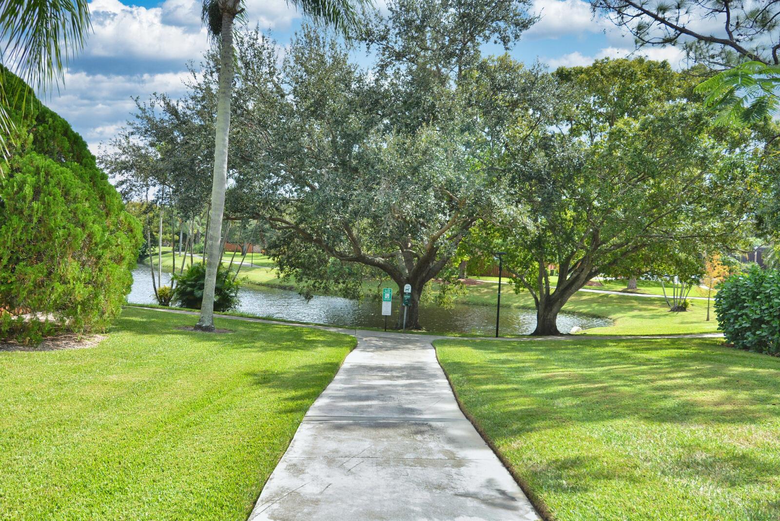 EMERALD LAKES - Residential