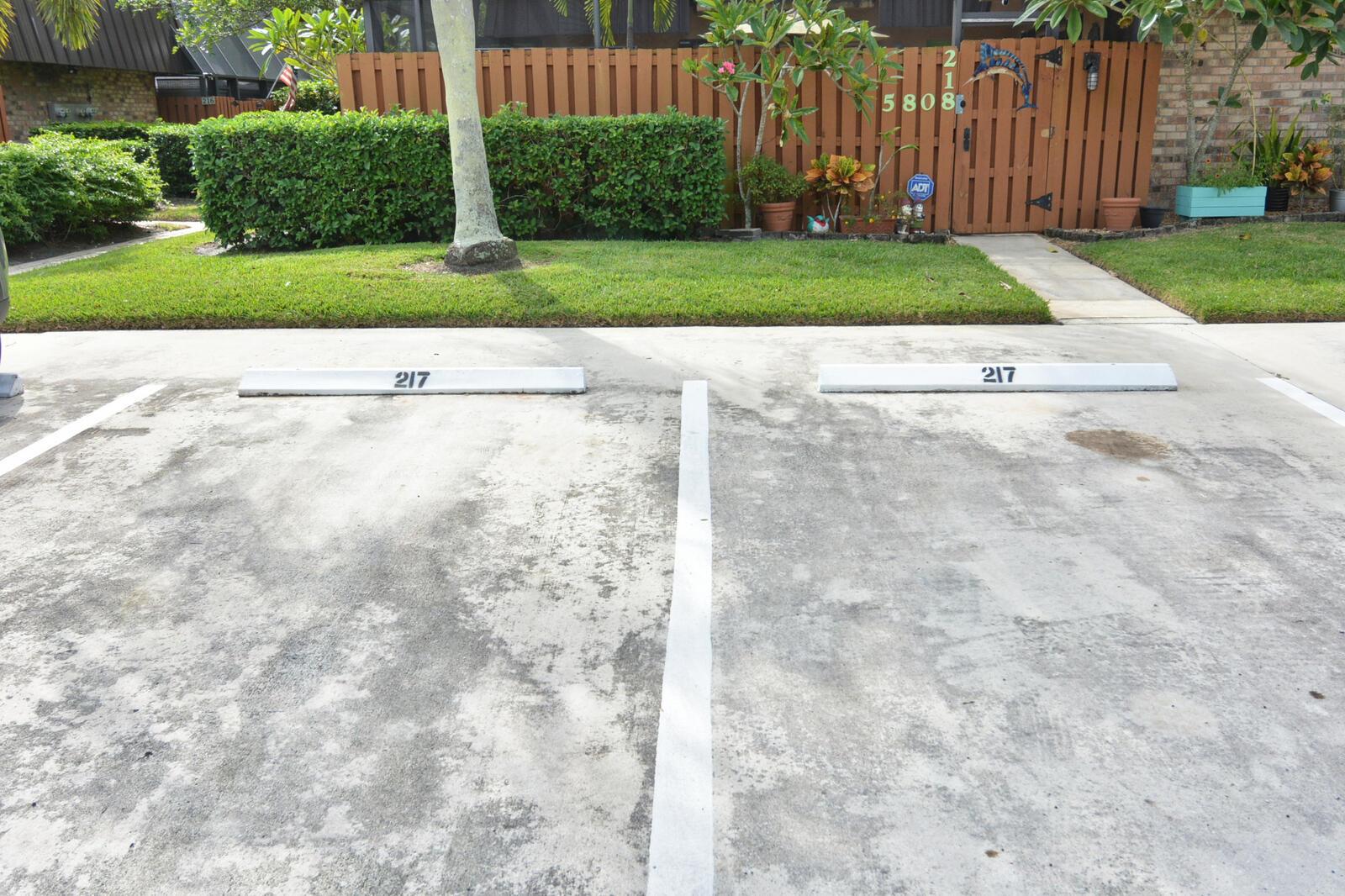 EMERALD LAKES - Residential