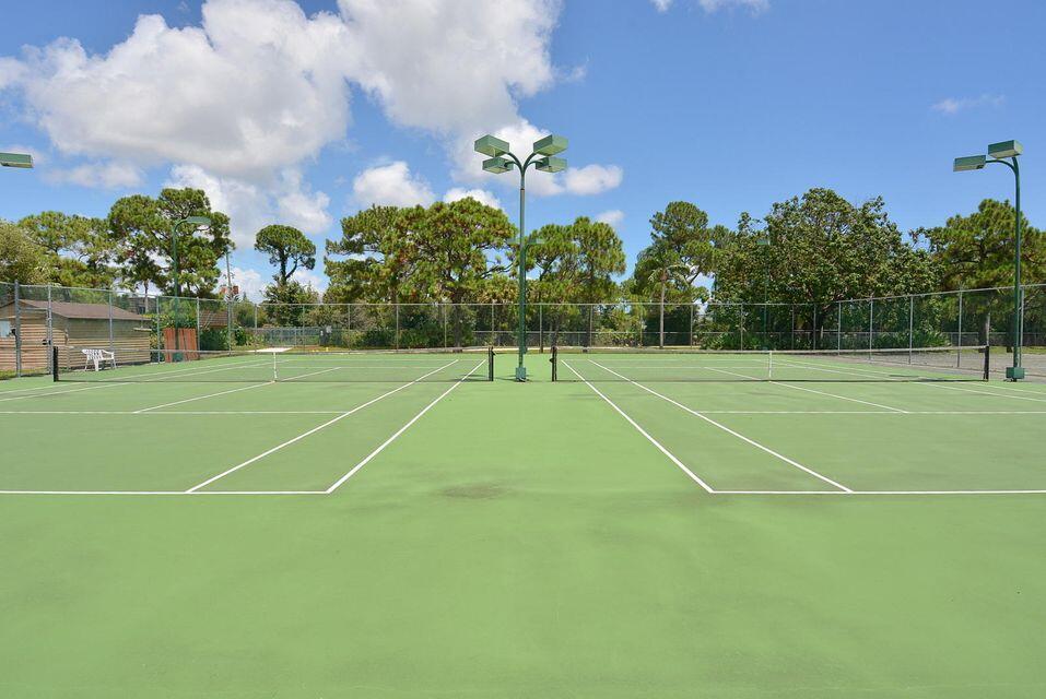 EMERALD LAKES - Residential