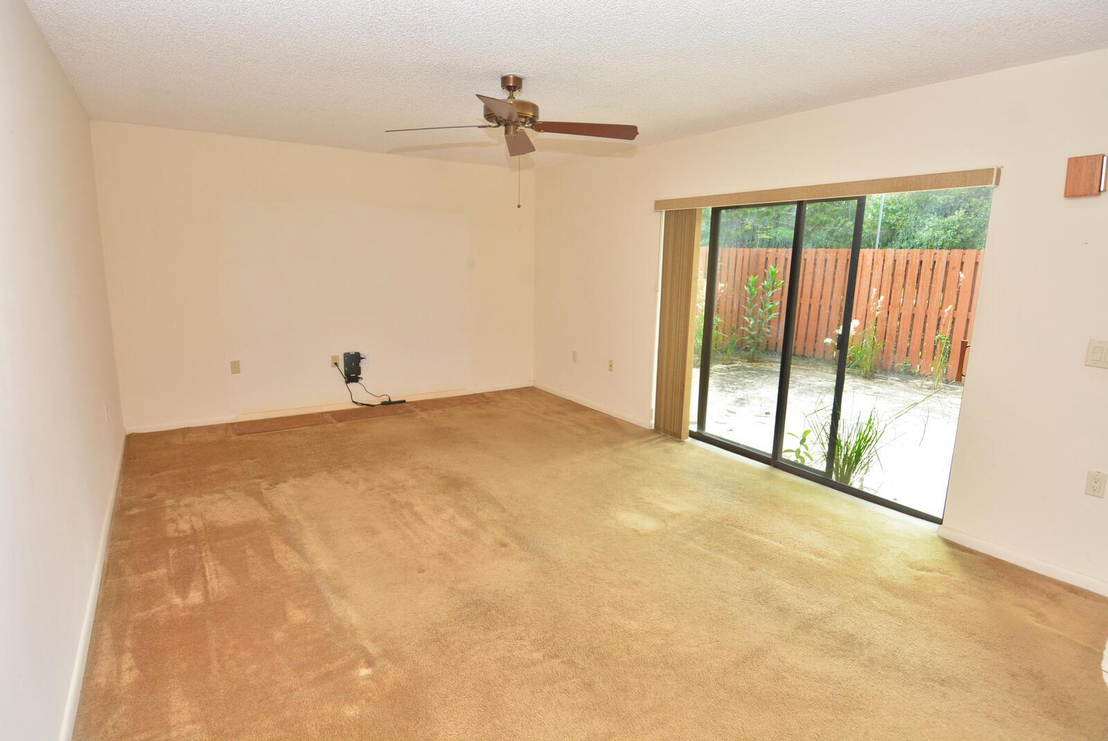 EMERALD LAKES - Residential
