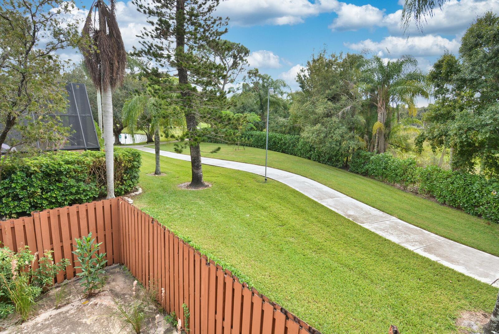 EMERALD LAKES - Residential