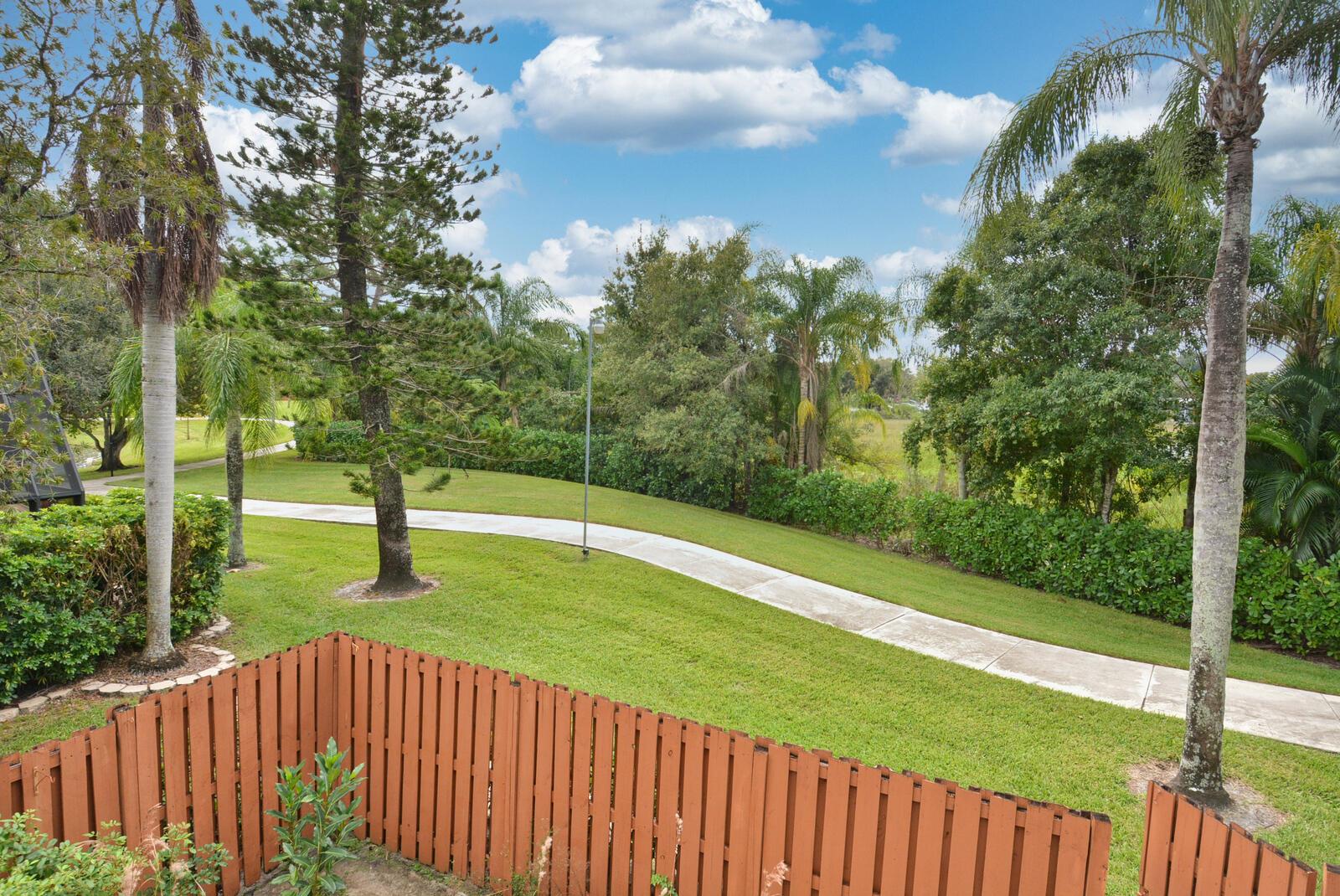 EMERALD LAKES - Residential