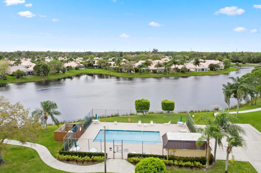 EMERALD LAKES - Residential