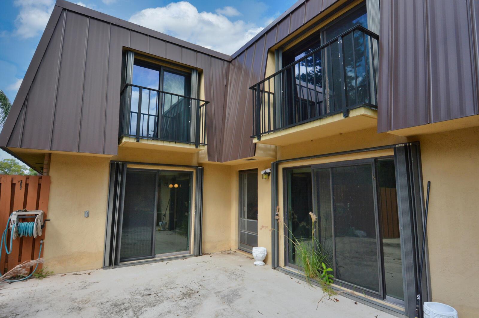 EMERALD LAKES - Residential