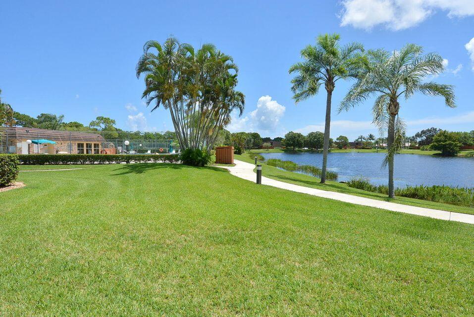 EMERALD LAKES - Residential