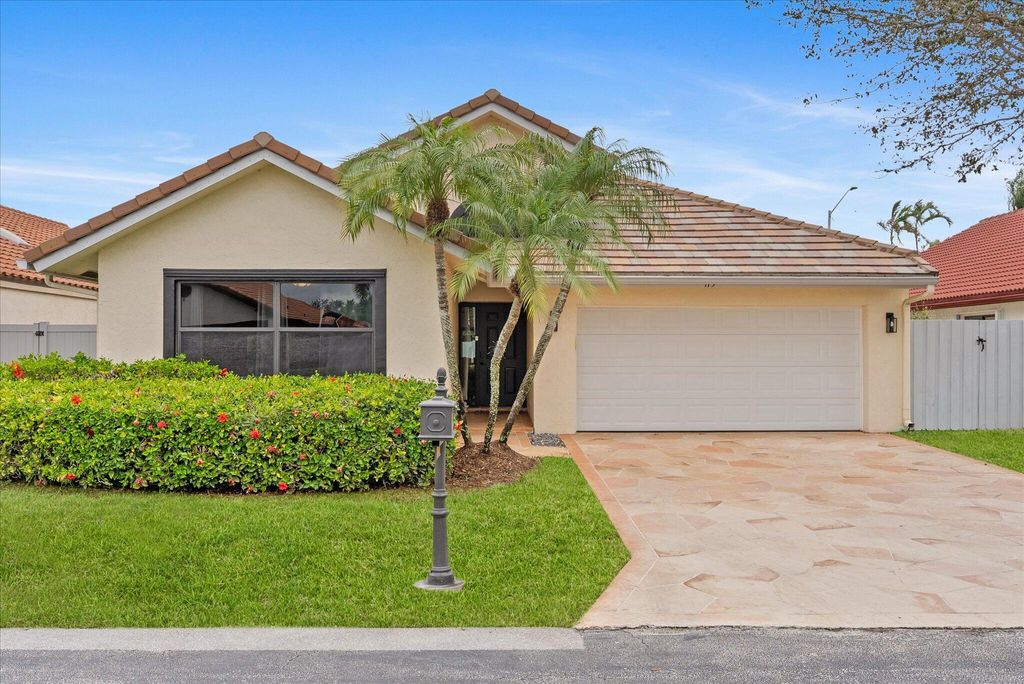 Photo of 175 Executive Circle, Boynton Beach, FL 33436 (MLS # R11157003)