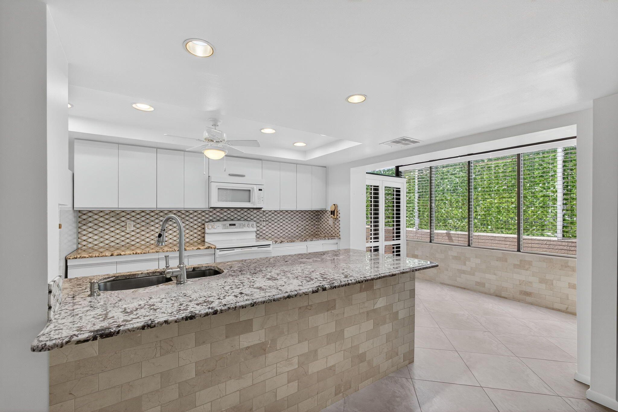 COURTYARD CONDO - Residential